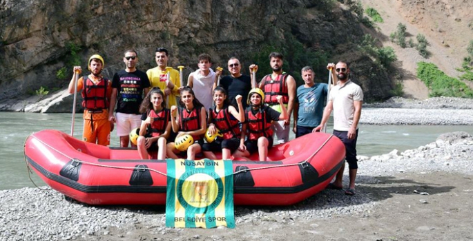 Nusaybin Rafting Takımı Çukurca'da yarışmalara katıldı